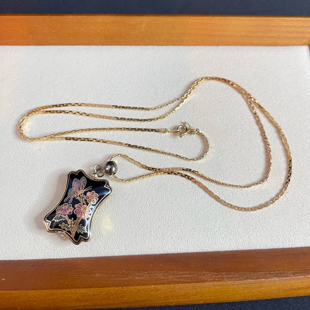 Vintage Black Lacquer Necklace Pendant  Butterfly Flowers Gold Tone Chain